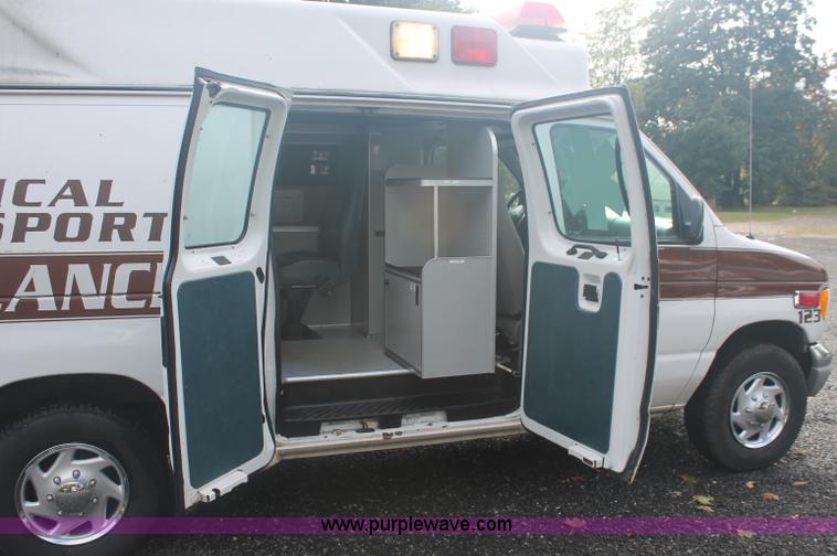 image for item C2916 1999 Ford Econoline E350 Super Duty ambulance van