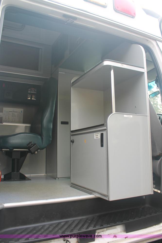 image for item C2916 1999 Ford Econoline E350 Super Duty ambulance van
