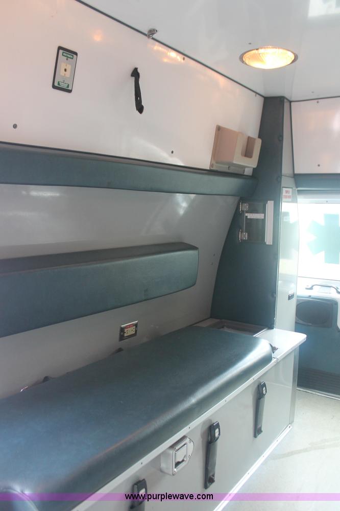image for item C2916 1999 Ford Econoline E350 Super Duty ambulance van