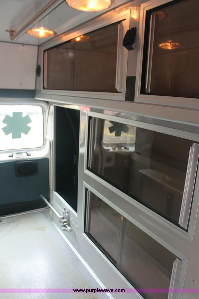 image for item C2916 1999 Ford Econoline E350 Super Duty ambulance van