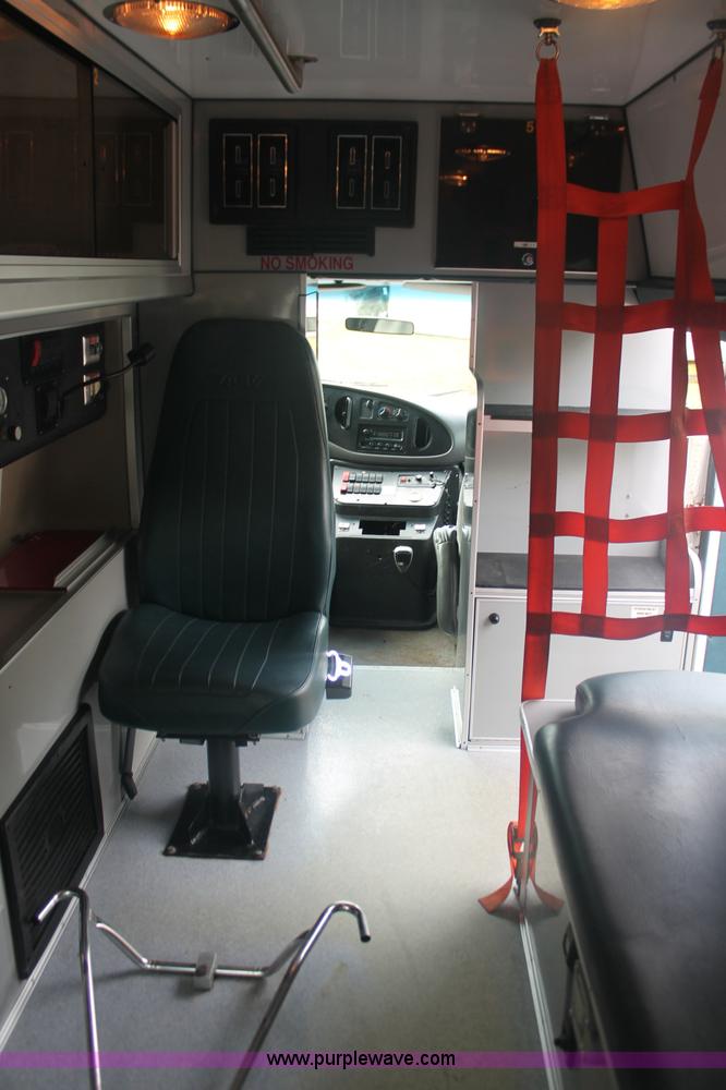 image for item C2916 1999 Ford Econoline E350 Super Duty ambulance van