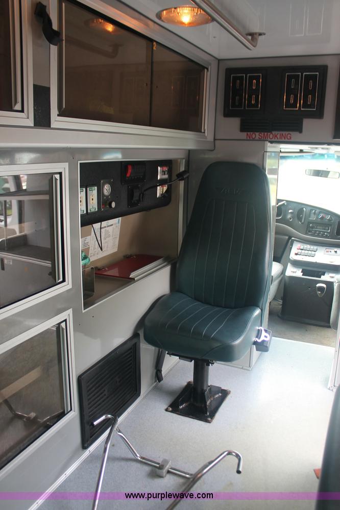 image for item C2916 1999 Ford Econoline E350 Super Duty ambulance van