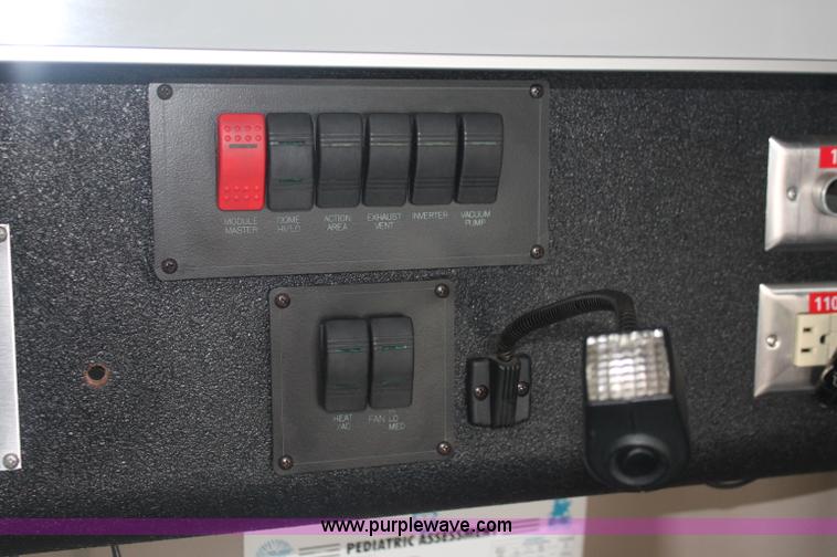 image for item C2916 1999 Ford Econoline E350 Super Duty ambulance van