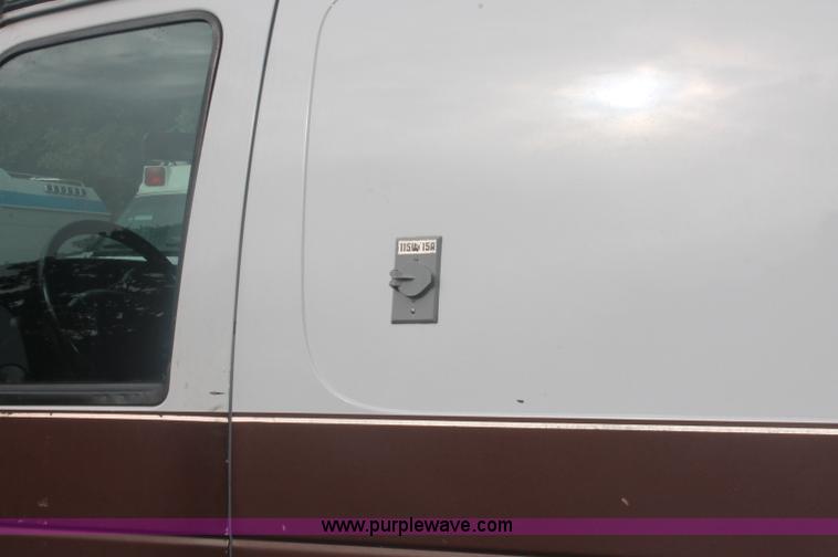 image for item C2916 1999 Ford Econoline E350 Super Duty ambulance van