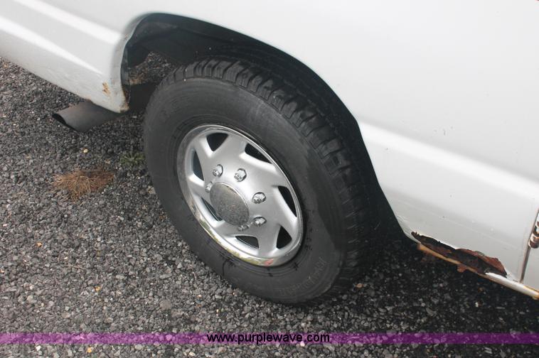 image for item C2916 1999 Ford Econoline E350 Super Duty ambulance van