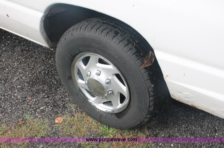 image for item C2916 1999 Ford Econoline E350 Super Duty ambulance van