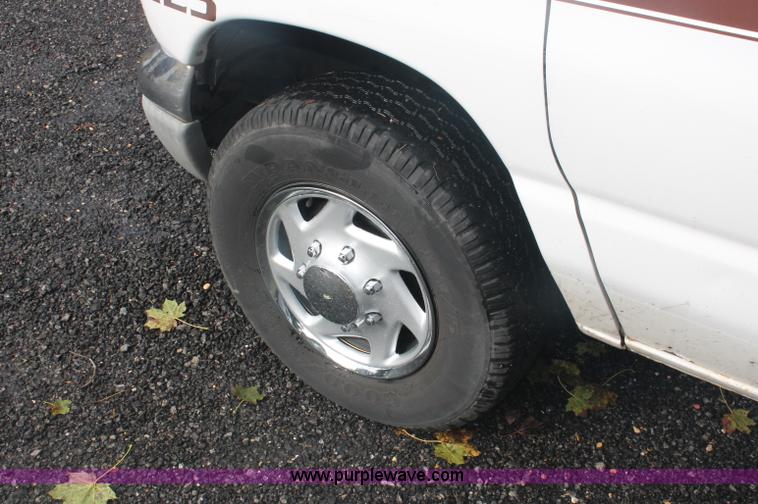 image for item C2916 1999 Ford Econoline E350 Super Duty ambulance van