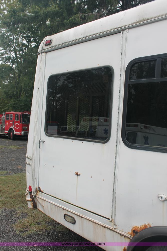 image for item C2920 1997 Ford E450 Super Duty transit bus