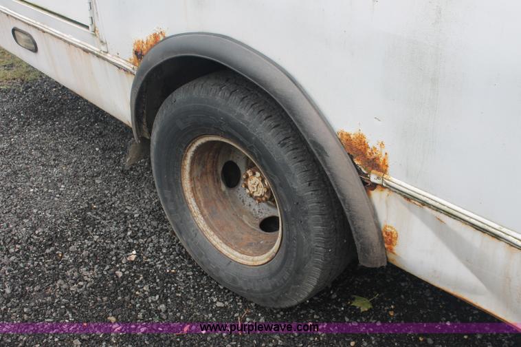 image for item C2920 1997 Ford E450 Super Duty transit bus