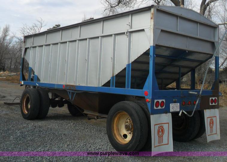 image for item AB9086 1980 Target 20' pup grain trailer