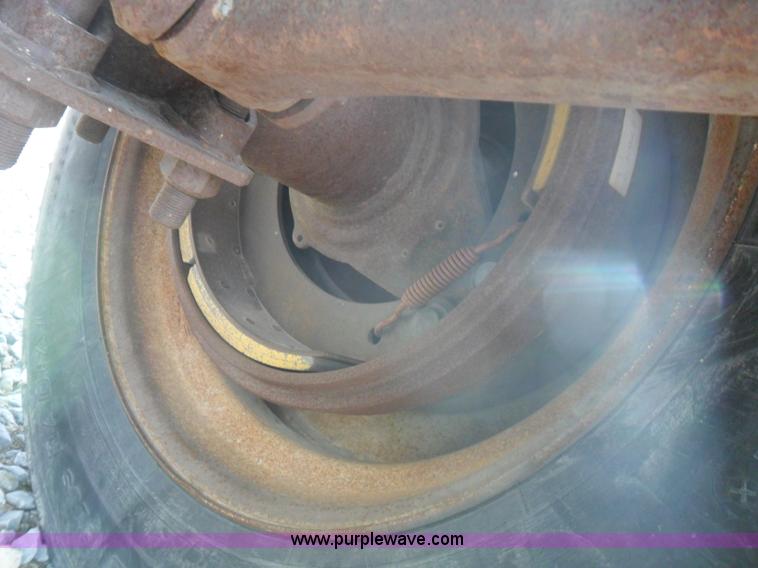 image for item AB9086 1980 Target 20' pup grain trailer