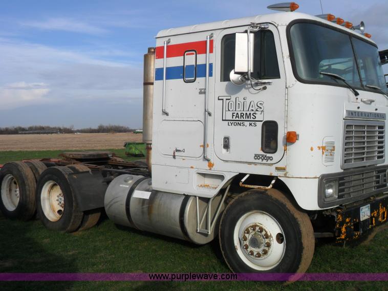 image for item AB9240 1981 International 9670 COF semi truck
