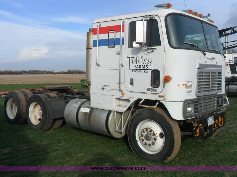 image for item AB9240 1981 International 9670 COF semi truck