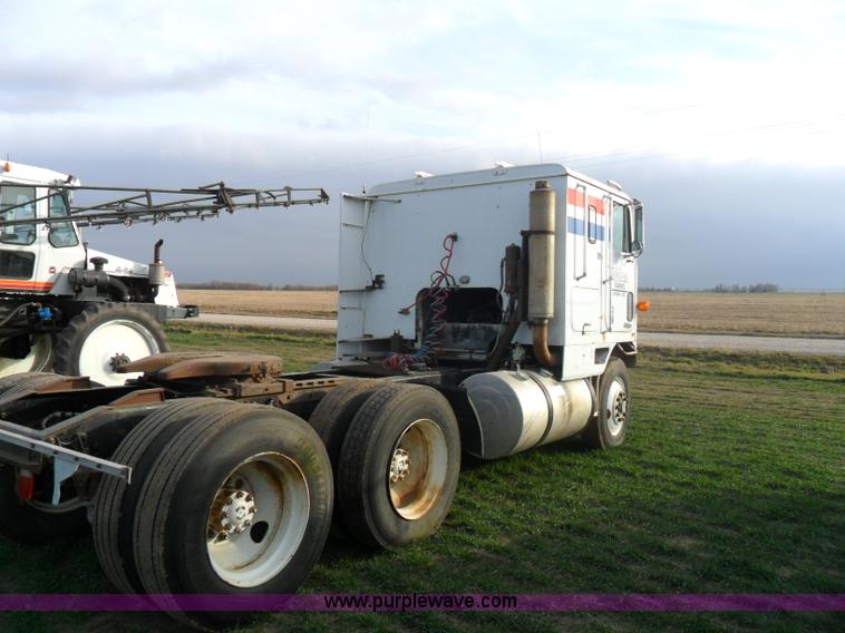 image for item AB9240 1981 International 9670 COF semi truck