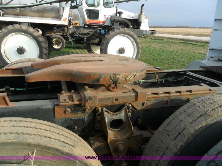 image for item AB9240 1981 International 9670 COF semi truck