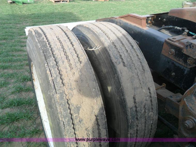 image for item AB9240 1981 International 9670 COF semi truck