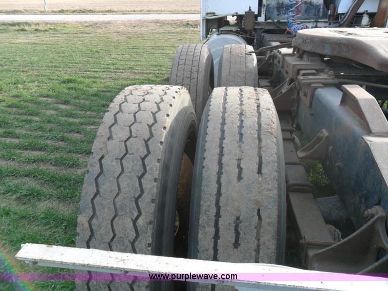 image for item AB9240 1981 International 9670 COF semi truck