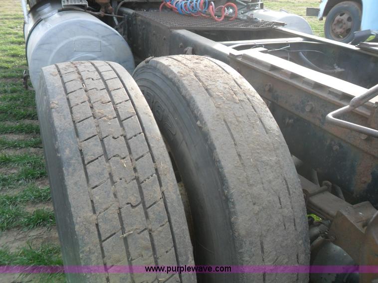 image for item AB9240 1981 International 9670 COF semi truck