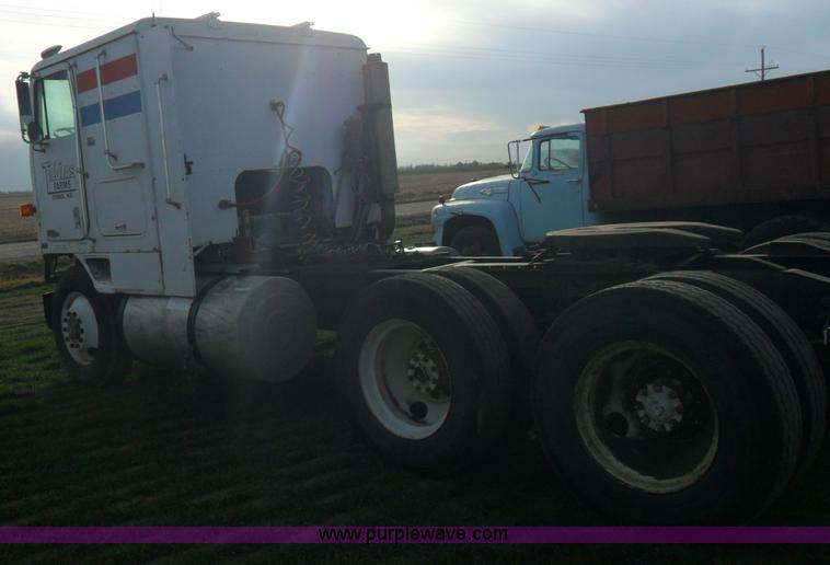 image for item AB9240 1981 International 9670 COF semi truck