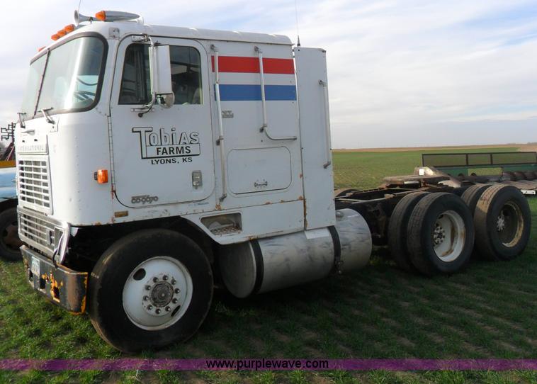 image for item AB9240 1981 International 9670 COF semi truck