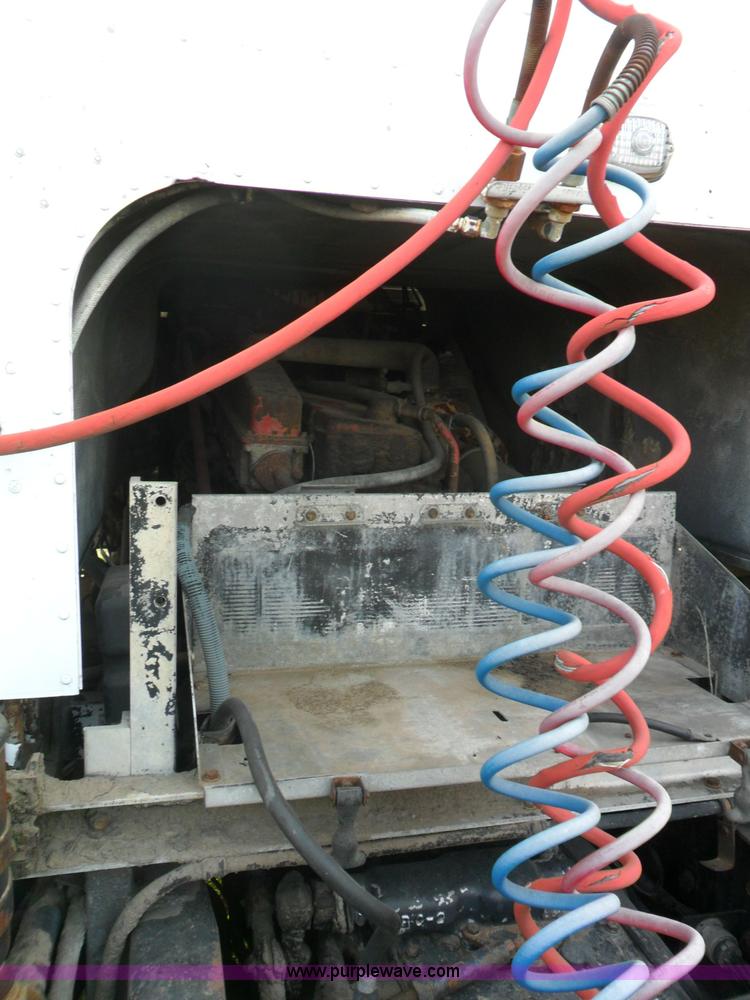 image for item AB9240 1981 International 9670 COF semi truck