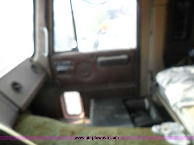 image for item AB9240 1981 International 9670 COF semi truck