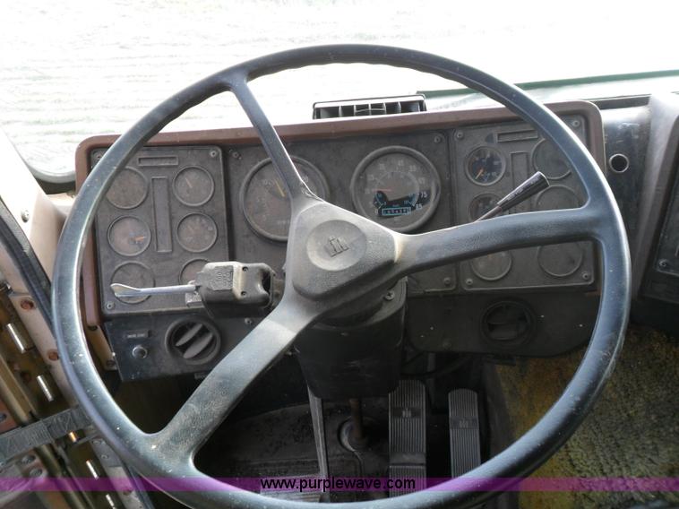 image for item AB9240 1981 International 9670 COF semi truck