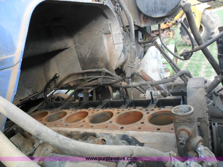 image for item AB9242 1992 International 8100 semi truck