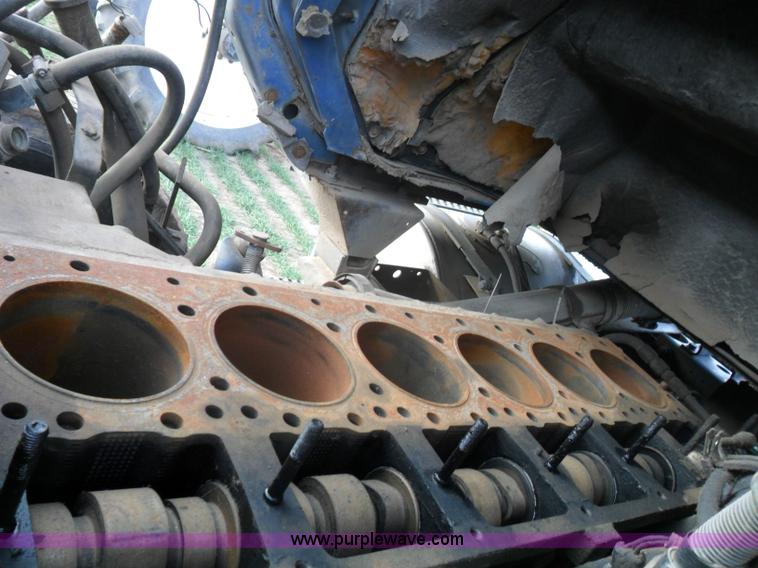 image for item AB9242 1992 International 8100 semi truck