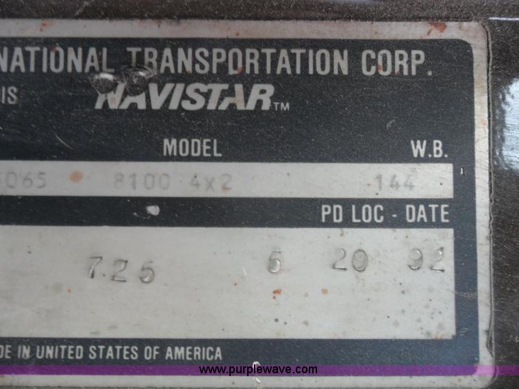 image for item AB9242 1992 International 8100 semi truck