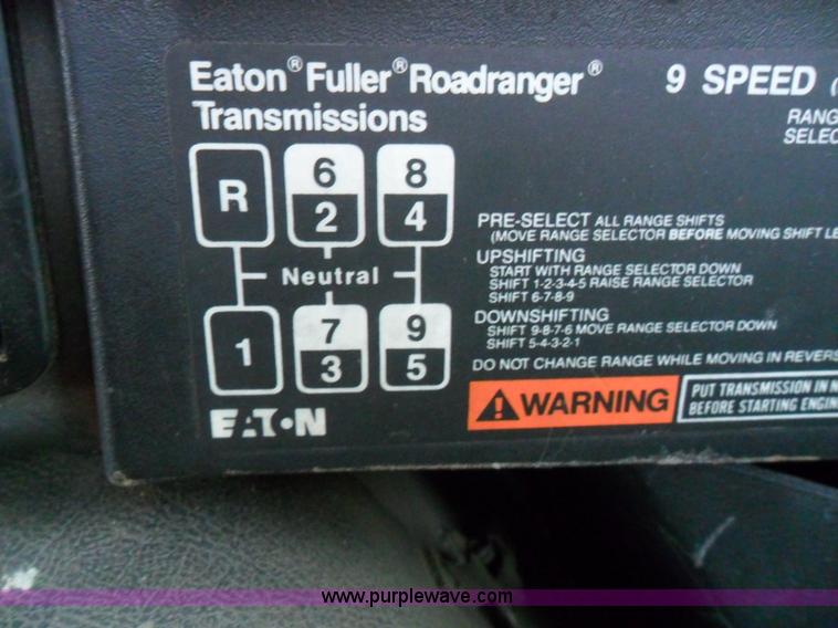 image for item AB9242 1992 International 8100 semi truck