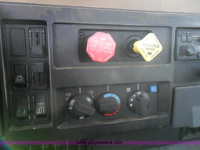 image for item AB9242 1992 International 8100 semi truck