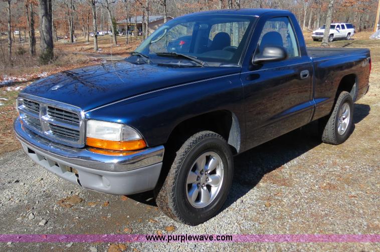 image for item B4557 2004 Dodge Dakota SLT pickup truck