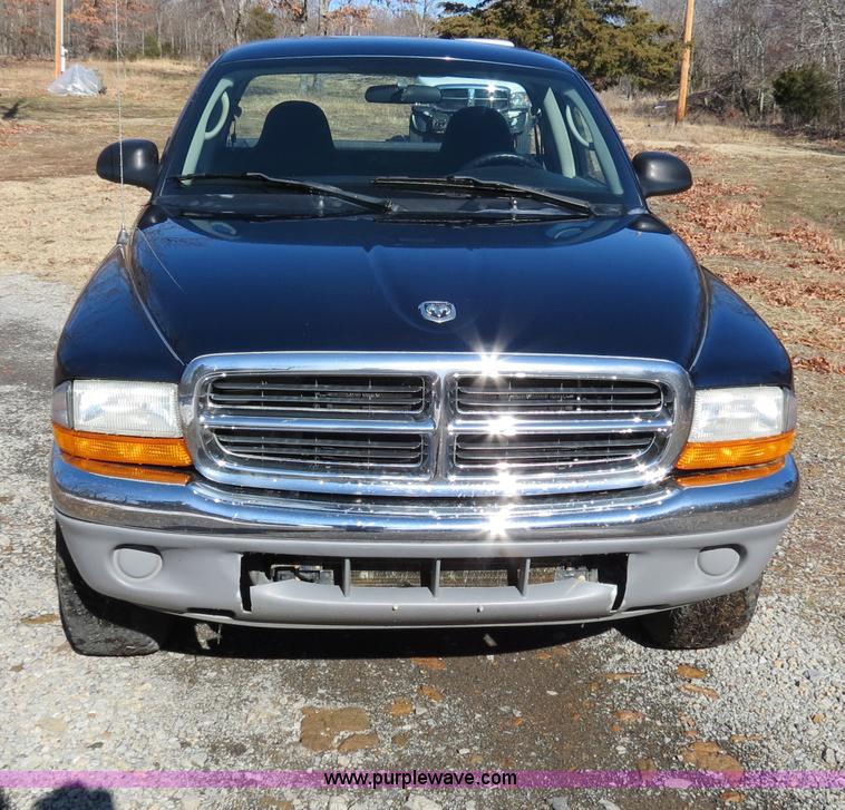 image for item B4557 2004 Dodge Dakota SLT pickup truck