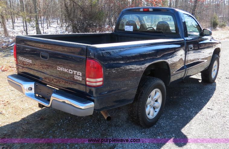 image for item B4557 2004 Dodge Dakota SLT pickup truck