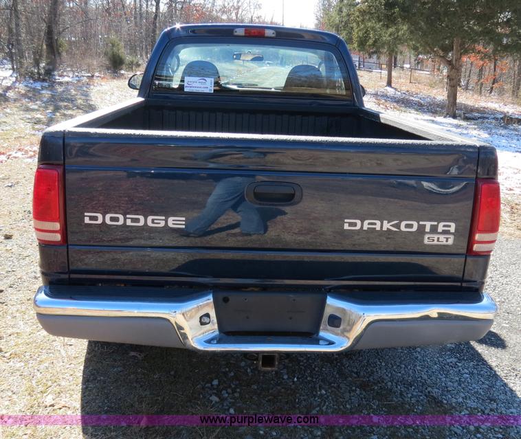 image for item B4557 2004 Dodge Dakota SLT pickup truck