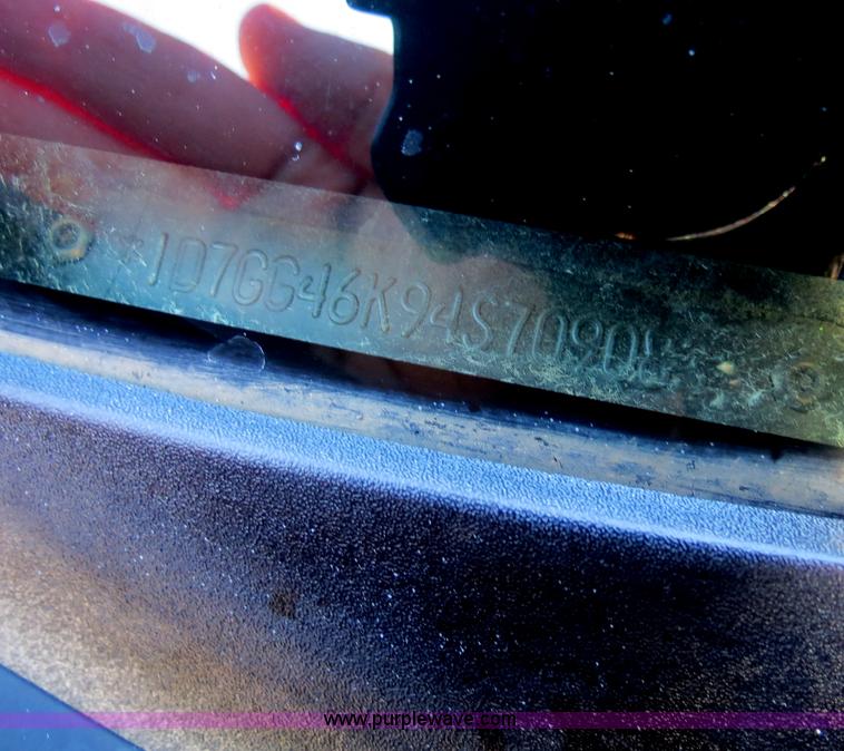 image for item B4557 2004 Dodge Dakota SLT pickup truck