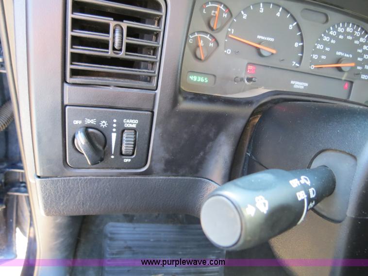 image for item B4557 2004 Dodge Dakota SLT pickup truck