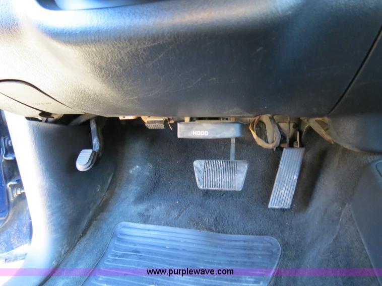 image for item B4557 2004 Dodge Dakota SLT pickup truck