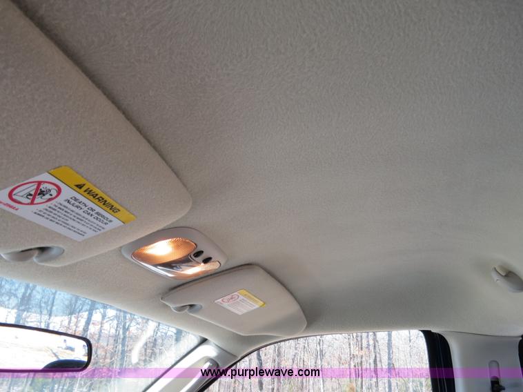 image for item B4557 2004 Dodge Dakota SLT pickup truck