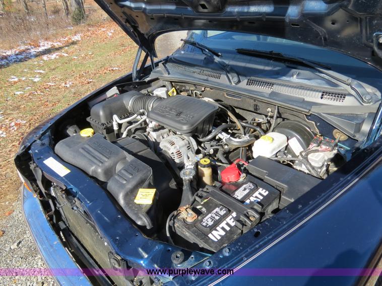 image for item B4557 2004 Dodge Dakota SLT pickup truck