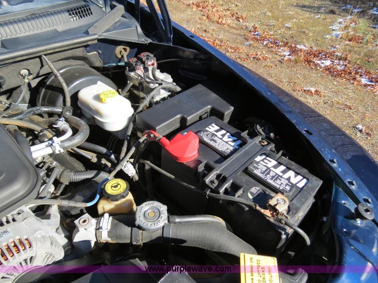 image for item B4557 2004 Dodge Dakota SLT pickup truck