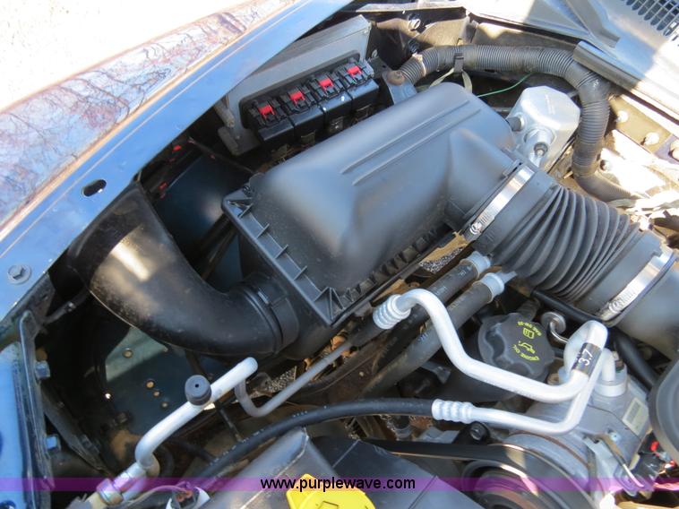 image for item B4557 2004 Dodge Dakota SLT pickup truck