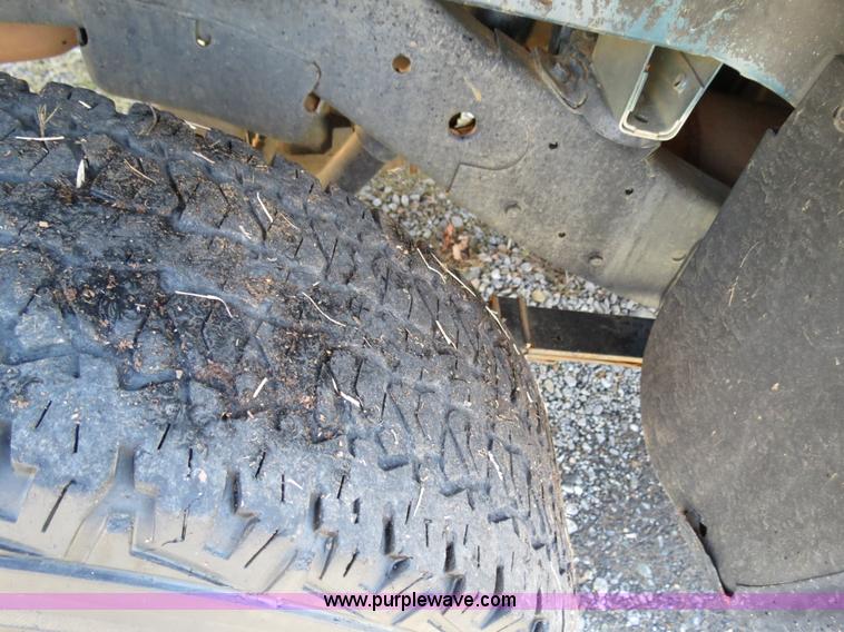 image for item B4557 2004 Dodge Dakota SLT pickup truck