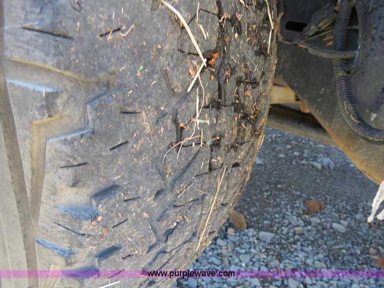 image for item B4557 2004 Dodge Dakota SLT pickup truck