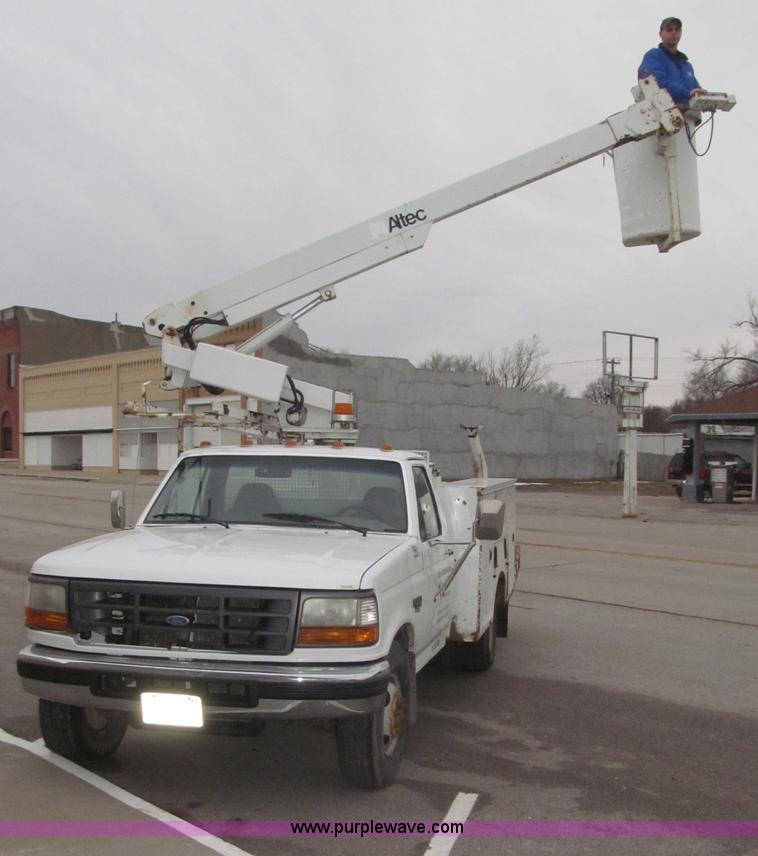 image for item B5319 1997 Ford F350 XL 35' boom truck