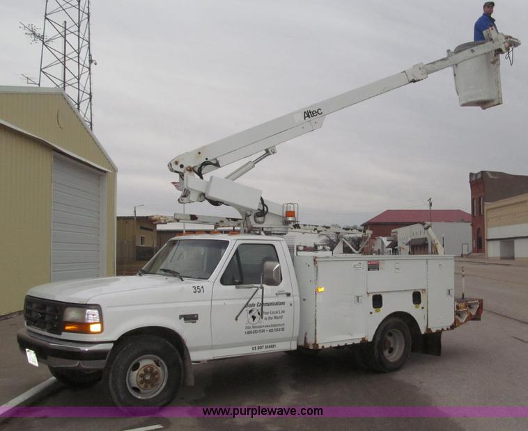 image for item B5319 1997 Ford F350 XL 35' boom truck