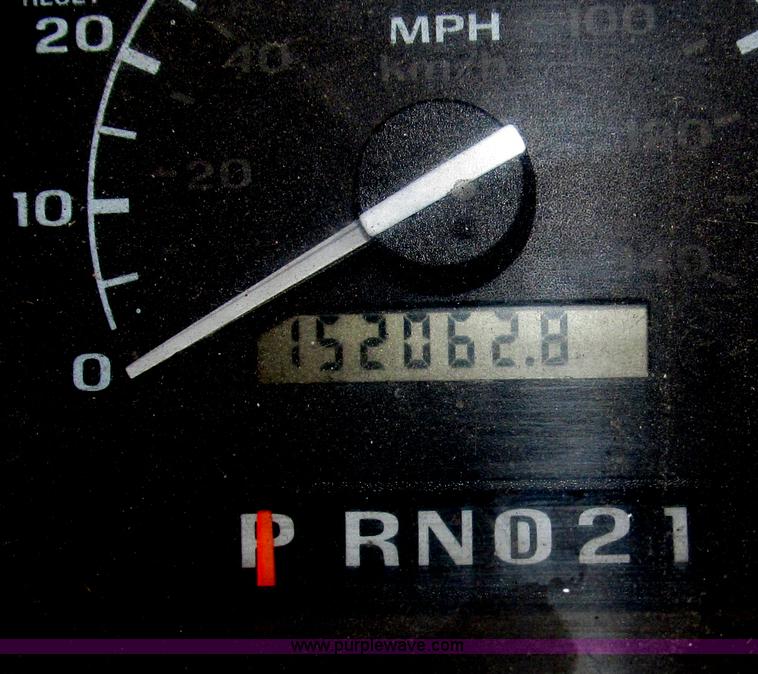 image for item B5319 1997 Ford F350 XL 35' boom truck