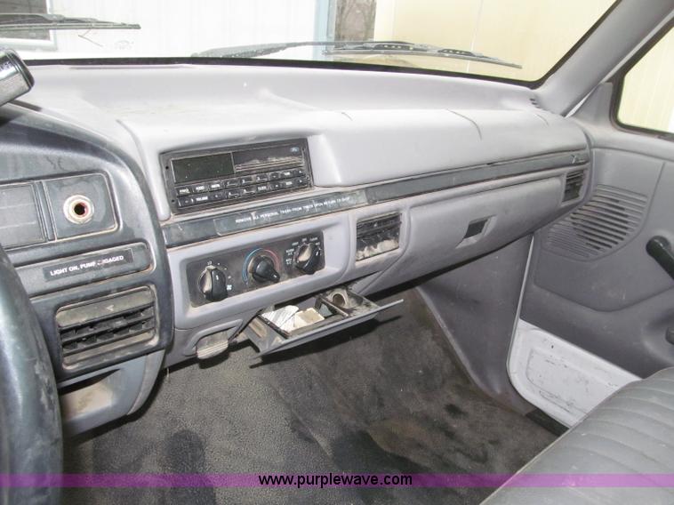 image for item B5319 1997 Ford F350 XL 35' boom truck