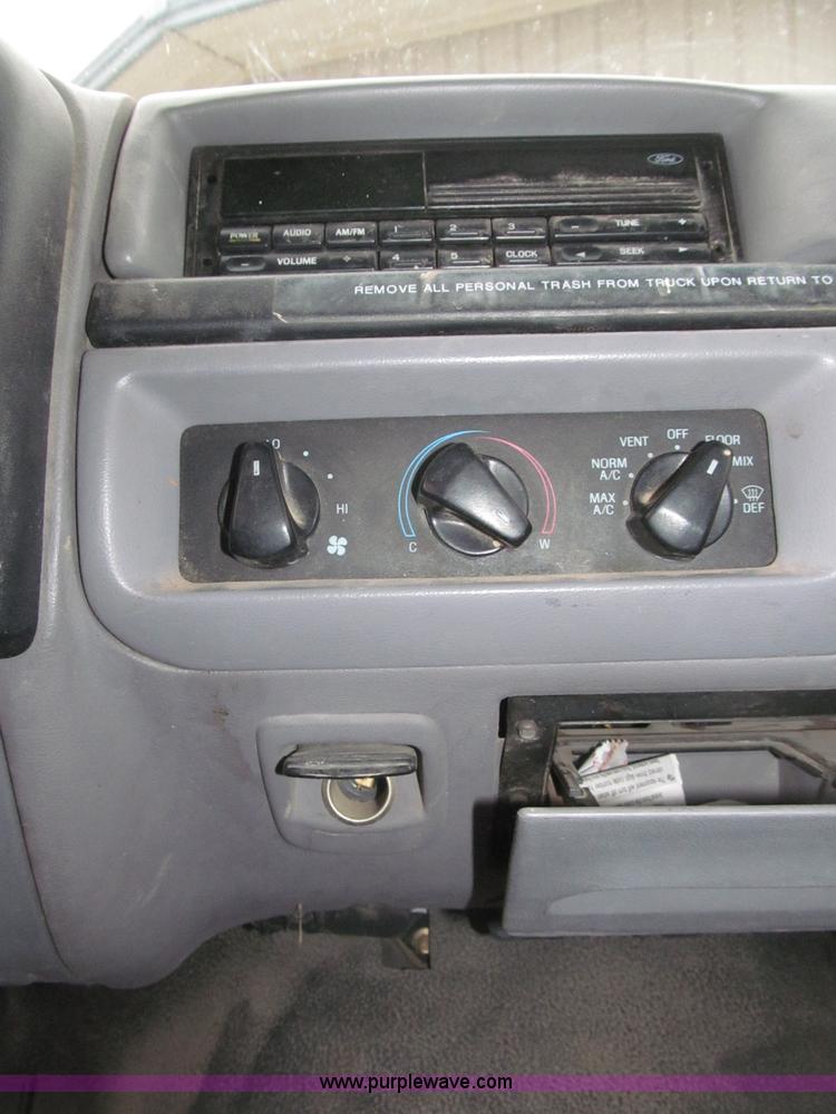 image for item B5319 1997 Ford F350 XL 35' boom truck